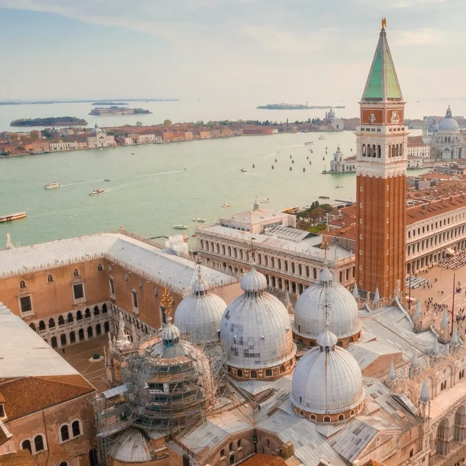 Venice bằng thuyền gondola