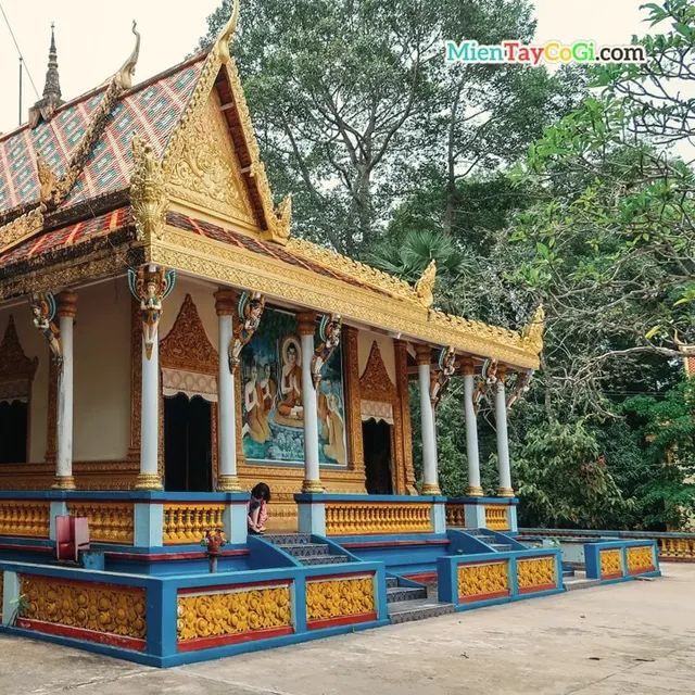 Chợ nổi Cái Răng lúc rạng sáng