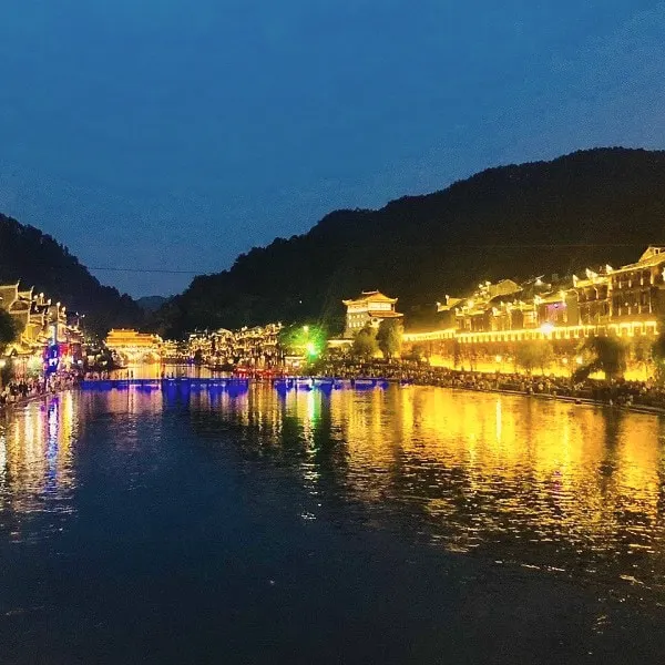 Rừng cột đá Trương Gia Giới