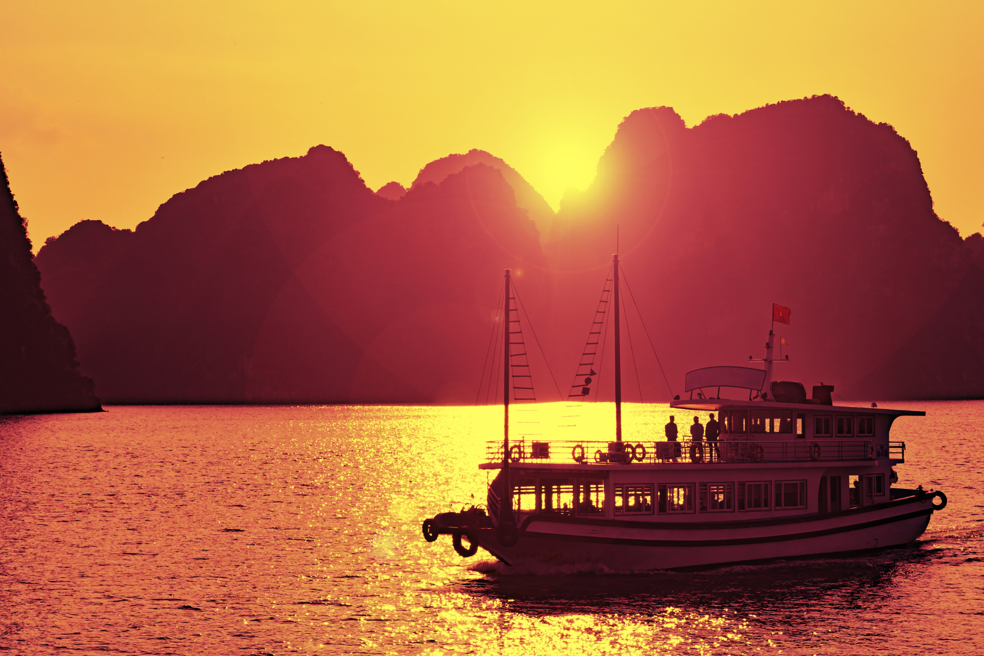 DAY 6: A FAREWELL TO THE DRAGON | Halong Bay → Hanoi (B/L/-)