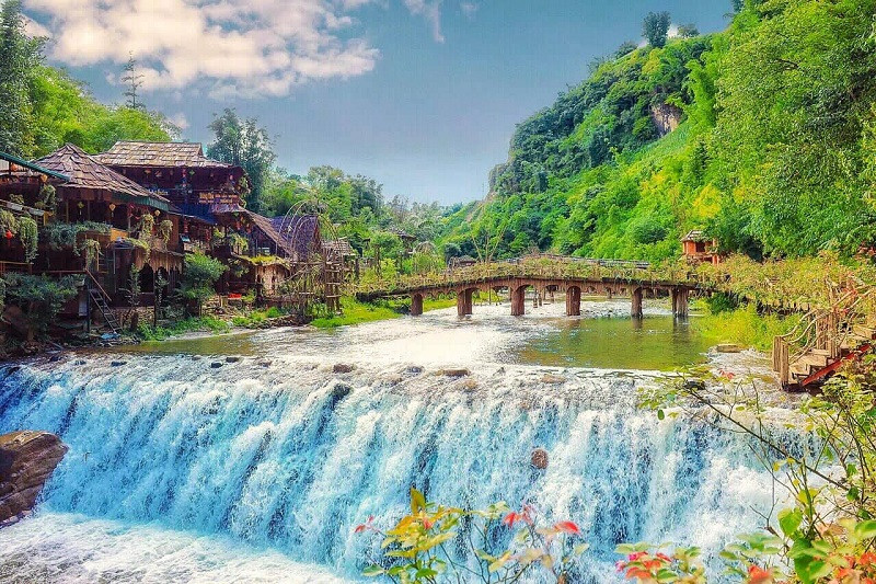 DAY 1: THE GATEWAY TO THE HIGHLANDS | Hanoi → Sapa (-/L/-)